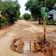 Tak Kunjung Diperbaiki, Warga Jalan Siduk-Sukadana Tanam Pohon Pisang di Jalan Rusak