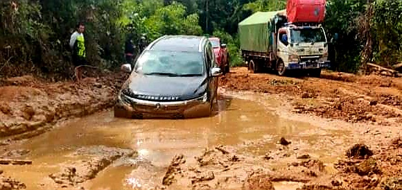 Ruas Jalan Tumbang Titi – Tanjung yang Rusak akan Segera Diperbaiki