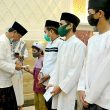 Wabup Farhan Bagikan Masker dan Santunan Pada Peringatan Nuzulul Qur’an di Masjid Al- Ikhlas Ketapang