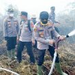 Tangani Karhutla, Kapolres AKBP Laba Meliala Pimpin Tim Gabungan Padamkan Api